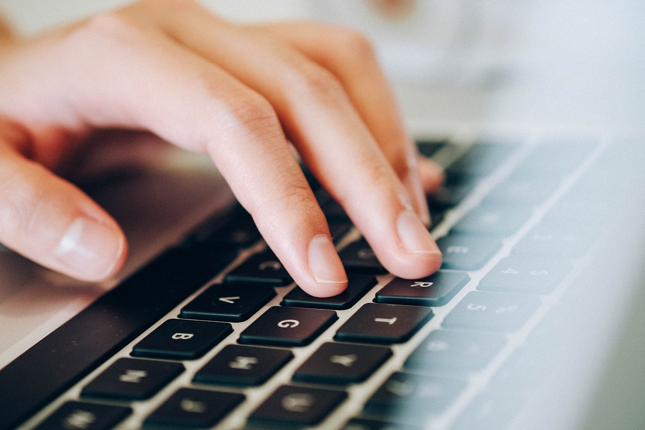 laptop, human hands, keyboard-820274 laptop, human hands, keyboard