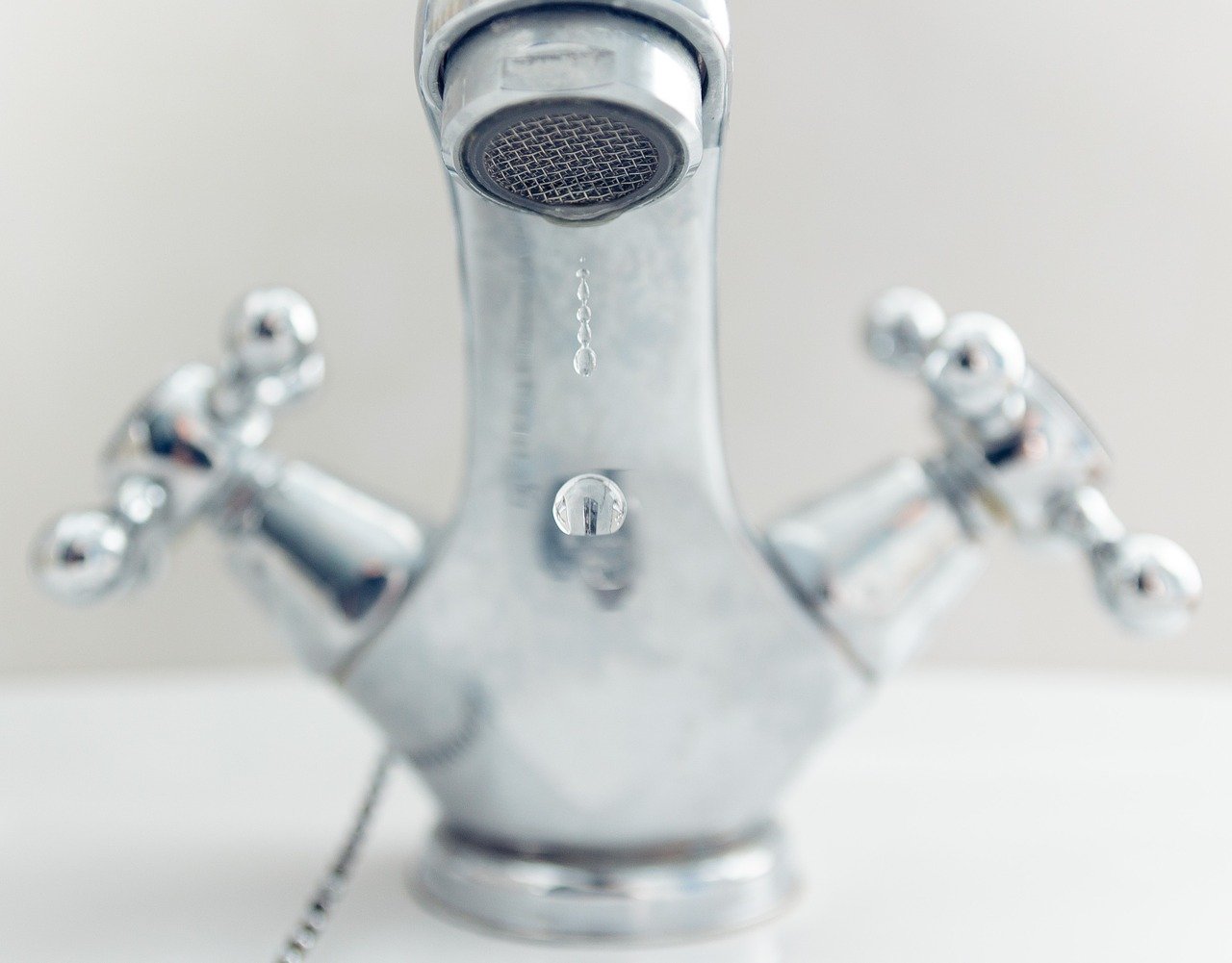 tap, bathroom, drop of water-943297 tap, bathroom, drop of water